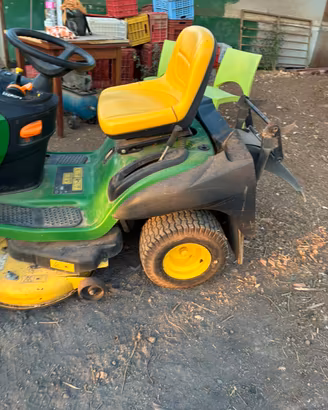 Trattorino taglia erba john deer