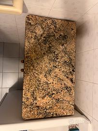 Mobiletto in legno con superficie in marmo
