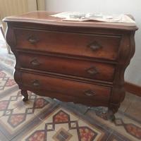 comodino a 3 cassetti