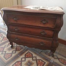 comodino a 3 cassetti