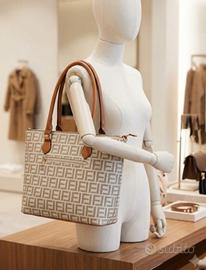 Borsa beige e marti