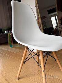 Set 4 sedie  – 3 in buono stato + 1 in omaggio