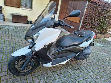 Yamaha X-Max 400