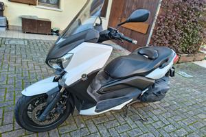 Yamaha X-Max 400