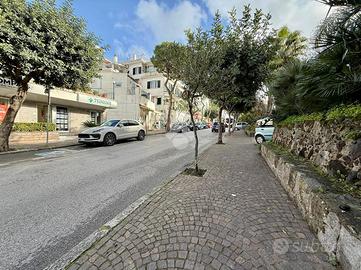 NEGOZIO A ISCHIA