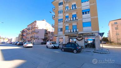 Via Einaudi-86 mq con cantina-zona XXIV Maggio