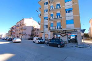 Via Einaudi-86 mq con cantina-zona XXIV Maggio