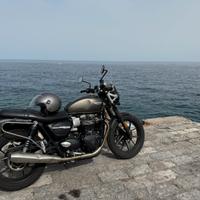 Triumph street twin 900