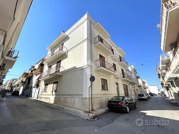 4 LOCALI A CANOSA DI PUGLIA