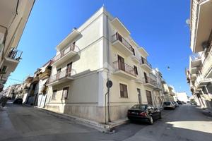 4 LOCALI A CANOSA DI PUGLIA