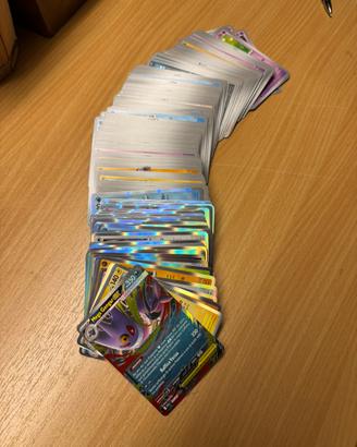 200 carte tutte diverse con holo/reverse + una ex