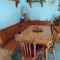 Tavolo e credenza rustiche