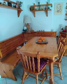 Tavolo e credenza rustiche