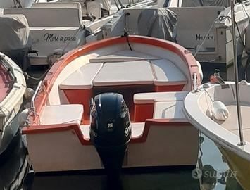 Barca Punta Licosa 5 metri con motore Tohatsu 25 c