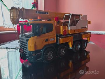 Bruder Scania R-Series Gru Liebherr -  Come Nuovo