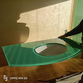 Piano in vetro da bagno sospeso con lavandino