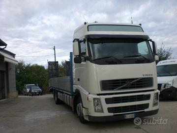 Carrellone con rampe idrauliche Volvo 420 fh12