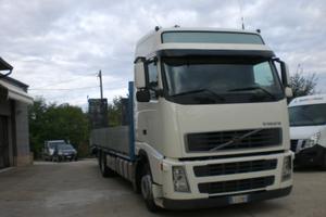 Carrellone con rampe idrauliche Volvo 420 fh12