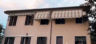 Tende da sole di varie dimensioni