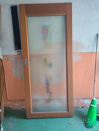 porta scorrevole interno muro di vetro e noce