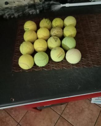 16 palline da tennis usate 