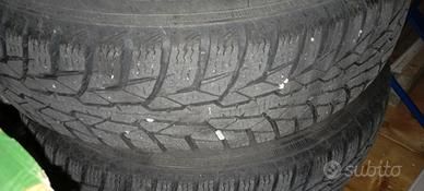 cerchi con pneumatici da neve 