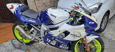 Yamaha r6 .600. da pista