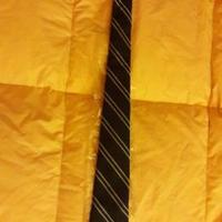 Cravatta sottile in poliestere nera righe bianche