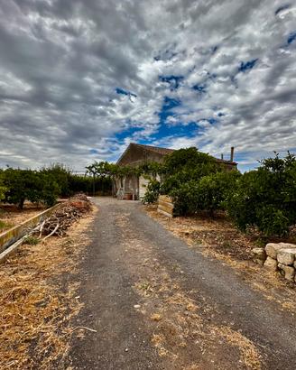 Agrumeto con casa a Valcorrente