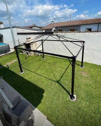 Gazebo completo di zanzariere e telo 4x3 metri.