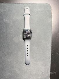 Apple Watch SE (2^generazione) 40mm