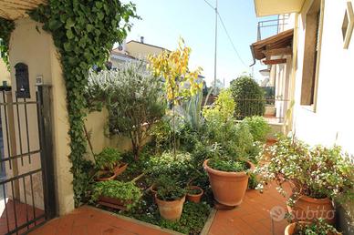 CASA SEMINDIPENDENTE A PRATO