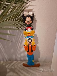 Vintage totem disneyland paris