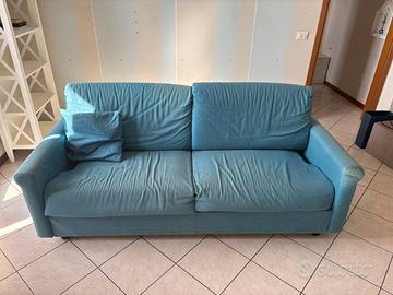 Divano letto color blu chiaro