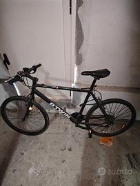 Bici maschile grandezza media.