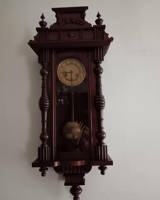 Orologio a pendolo antico