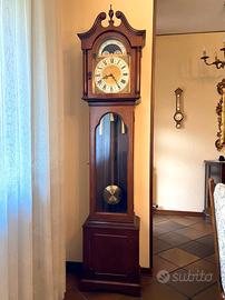Orologio a pendolo con fasi lunari