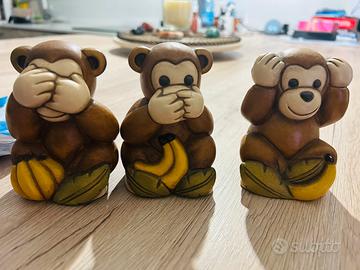 Thun: scimmiette non vedo, non sento, non parlo