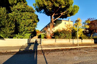 3 LOCALI A LIGNANO SABBIADORO