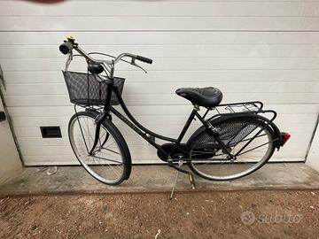 Bicicletta con cestino