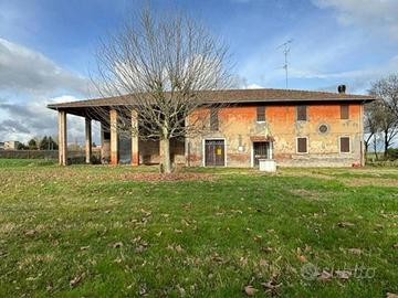 Rustico / Casale di 1100 m² con più di 5 locali a 