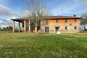 Rustico / Casale di 1100 m² con più di 5 locali a 