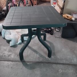 Tavolo in plastica quadrato