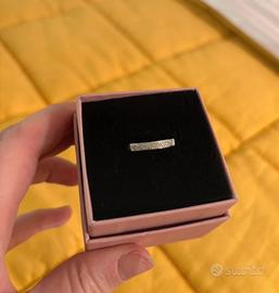 Anello con diamanti