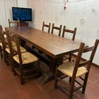 Tavolo e sedie per taverna