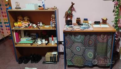Mobili scrivania e libreria 