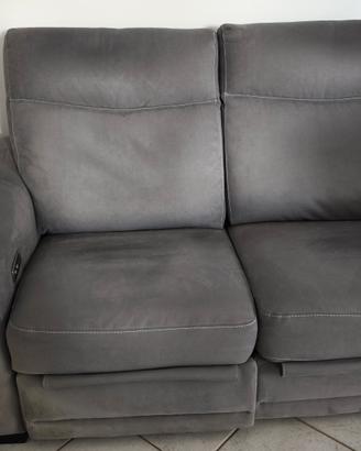 divano due posti in tessuto grigio