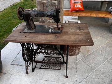 Macchina da cucire vintage