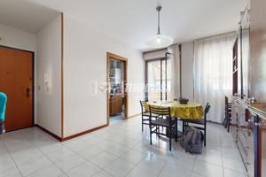 Trilocale con due terrazzi, cantina e garage.