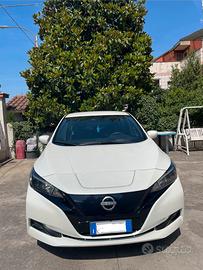 Nissan Leaf  40 KWh macchina elettrica BEV